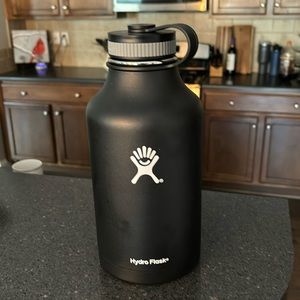 Hydro Flask 64 oz Growler